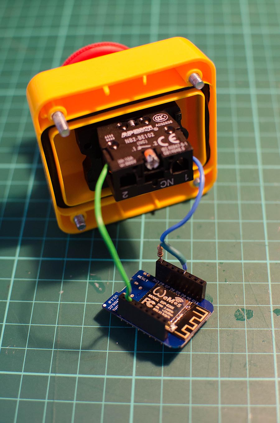 Stop button plugged into Wemos